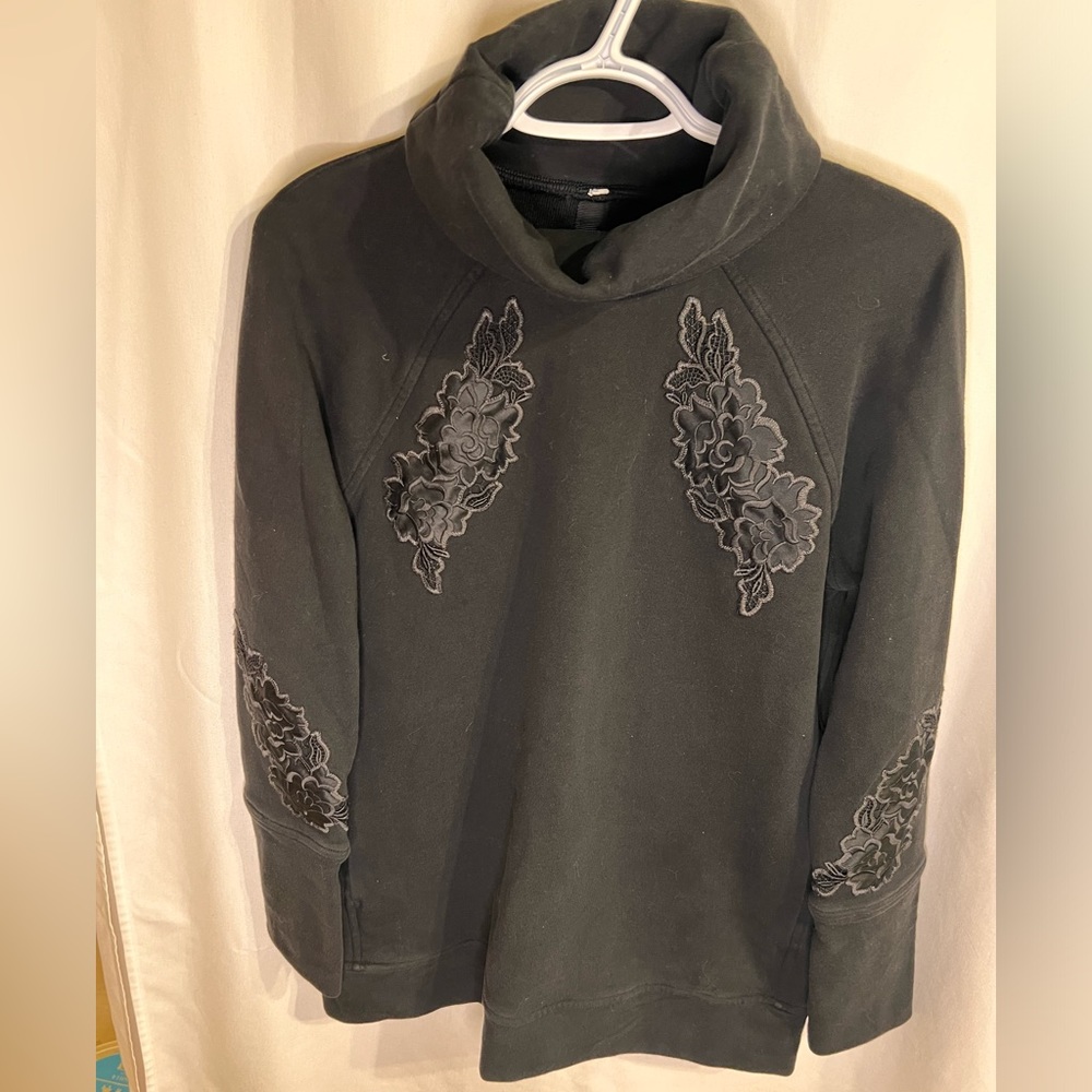 Lululemon Embroidered To You Tunic
Black Size 8